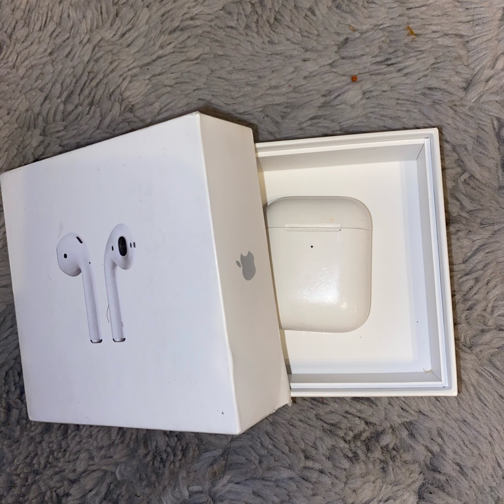 Apple Airpods 2nd Generation.